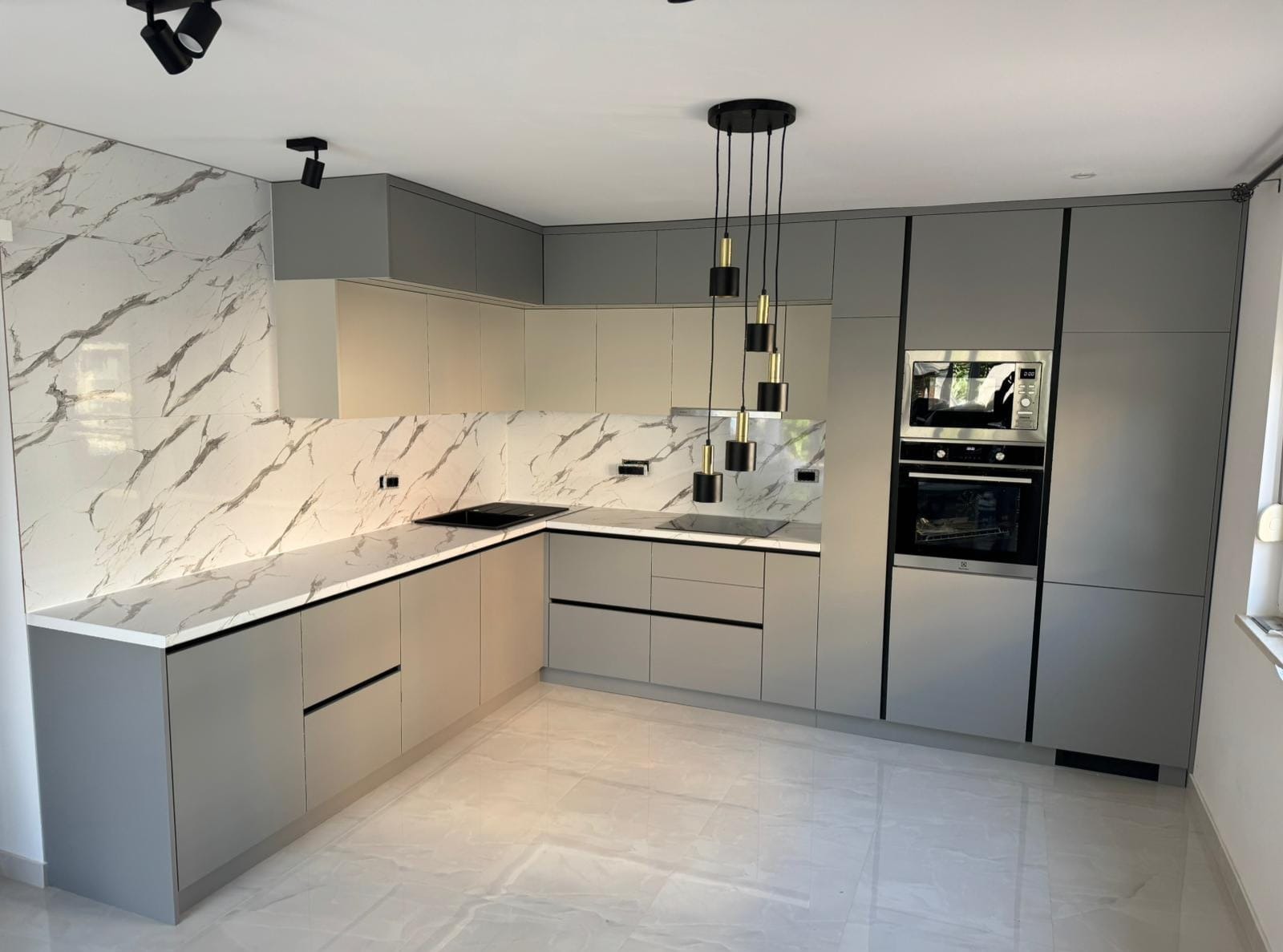 Elegantna i profesionalna